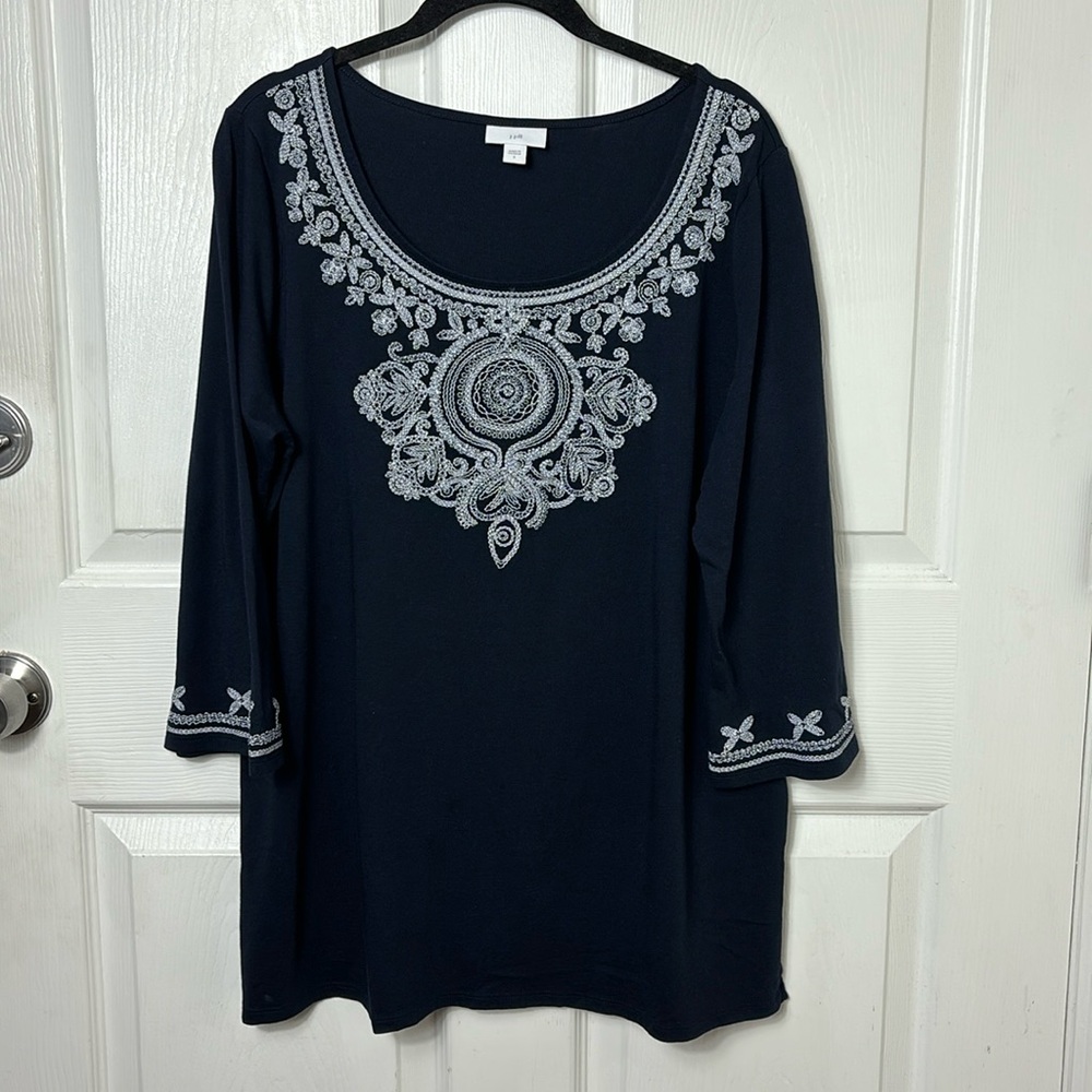 J. Jill navy blue blouse with white embroidered design size LARGE Cotton blouse